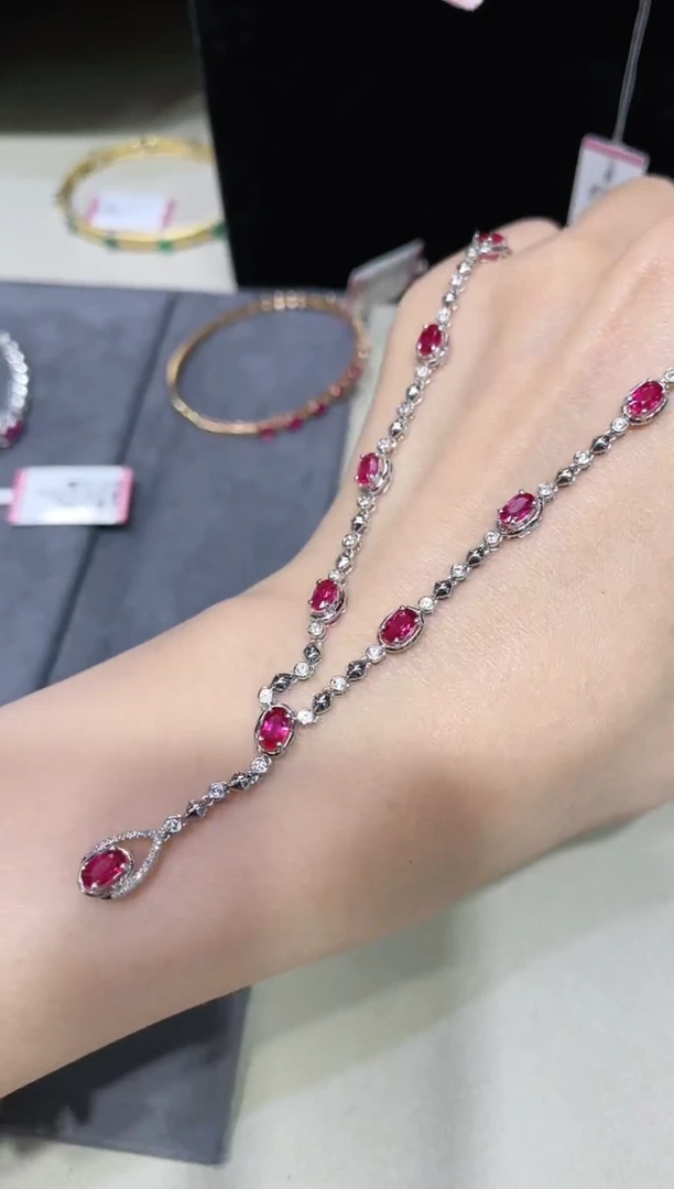 18K金镶嵌天然无烧红宝石项链