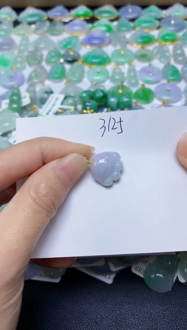 翡翠未镶嵌颈饰 天然缅甸翡翠A货