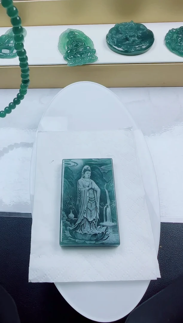 颈饰未镶嵌翡翠方观音