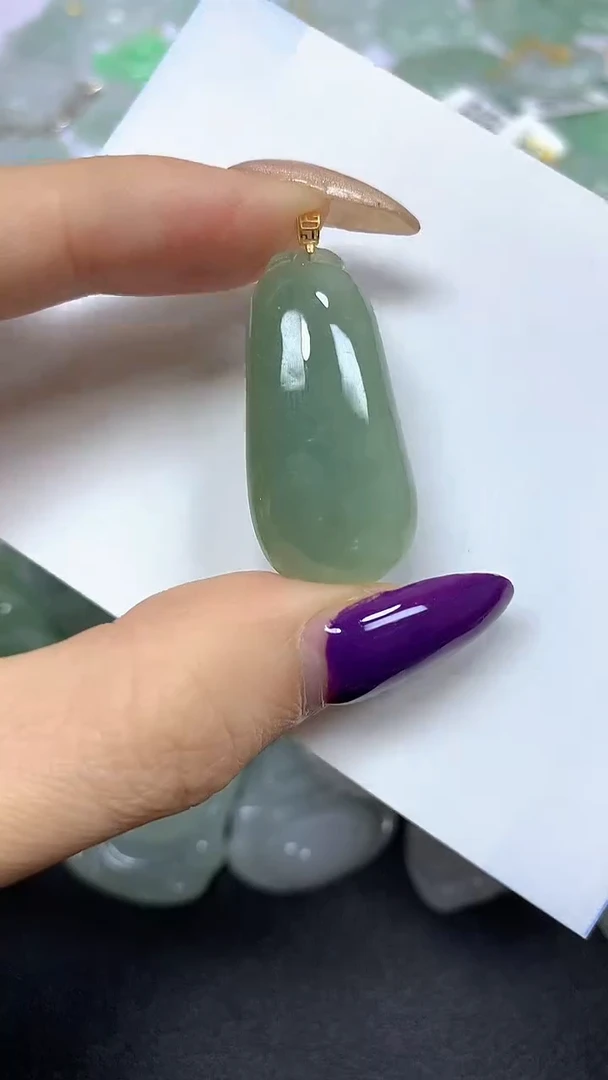 颈饰18K金镶嵌翡翠