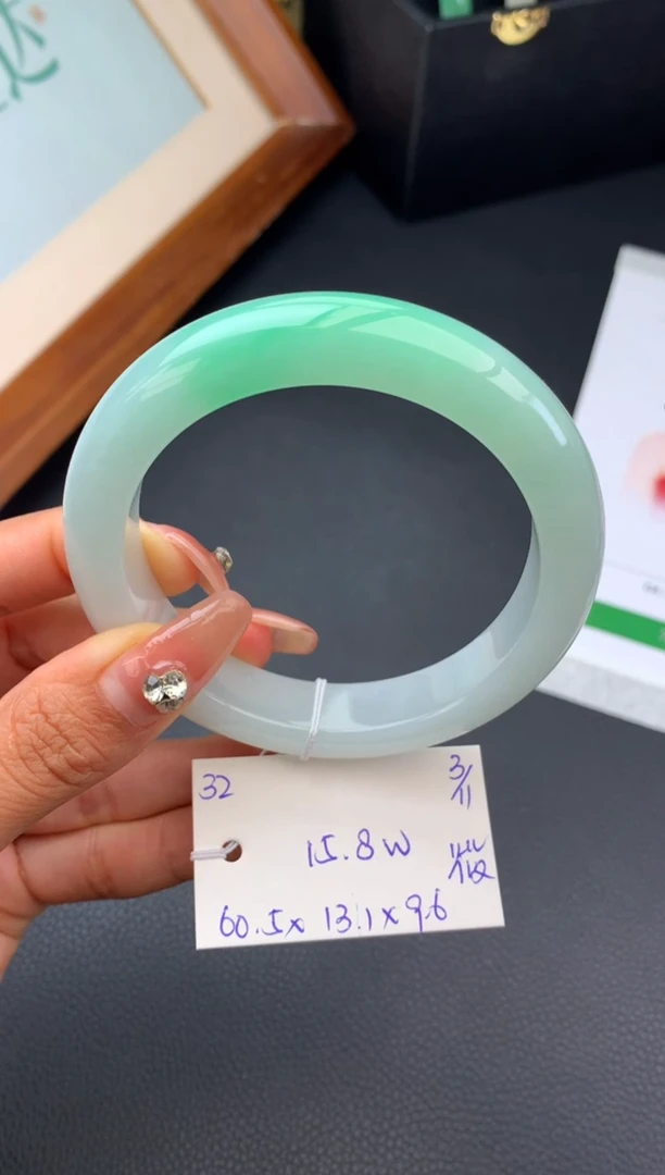 未镶嵌手镯翡翠热****）假一赔三 手镯订金