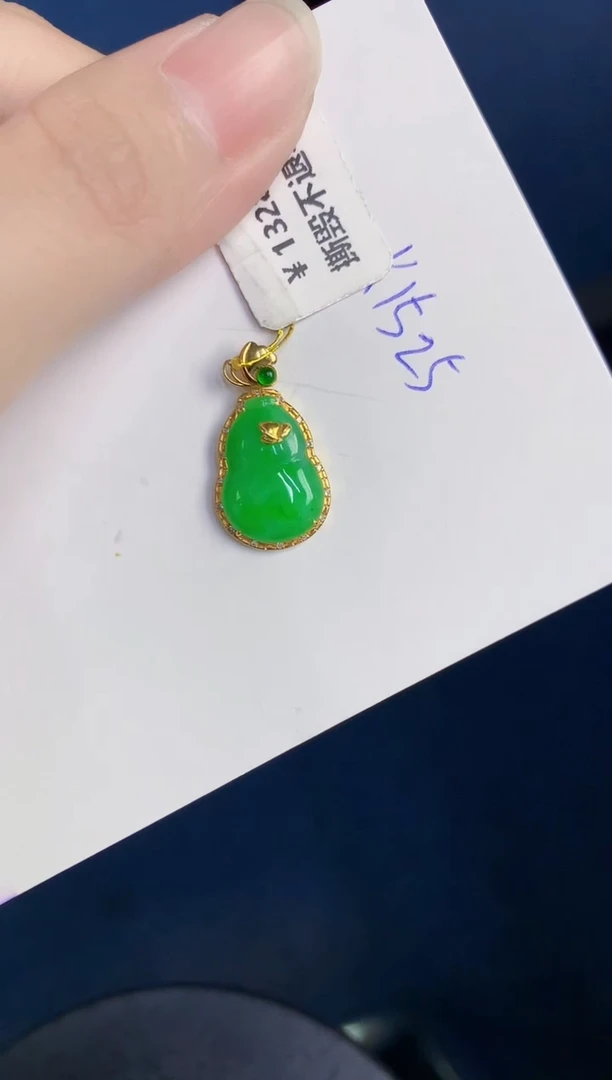 颈饰18K金镶嵌翡翠天然翡翠缅甸A货