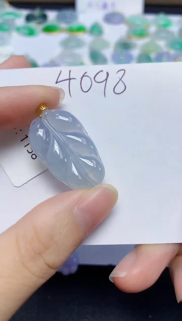 翡翠18K金镶嵌颈饰天然缅甸翡翠A货