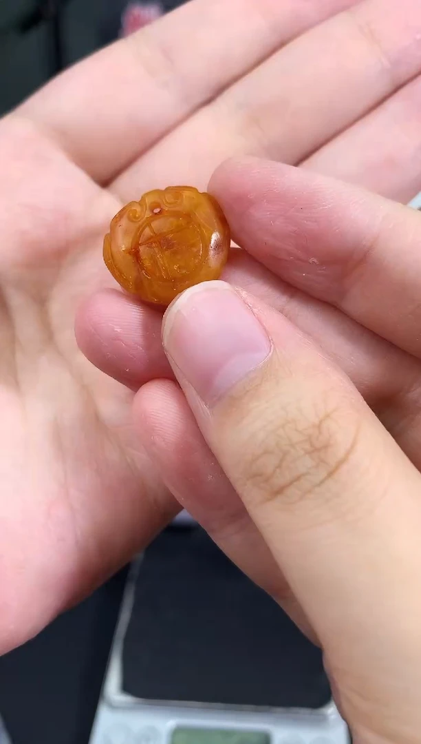 蜜蜡未镶嵌珠宝奇石50