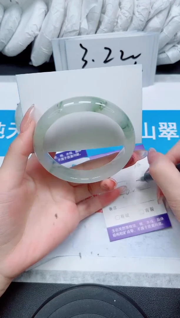 【闪购商品】石英质玉手镯未镶嵌136