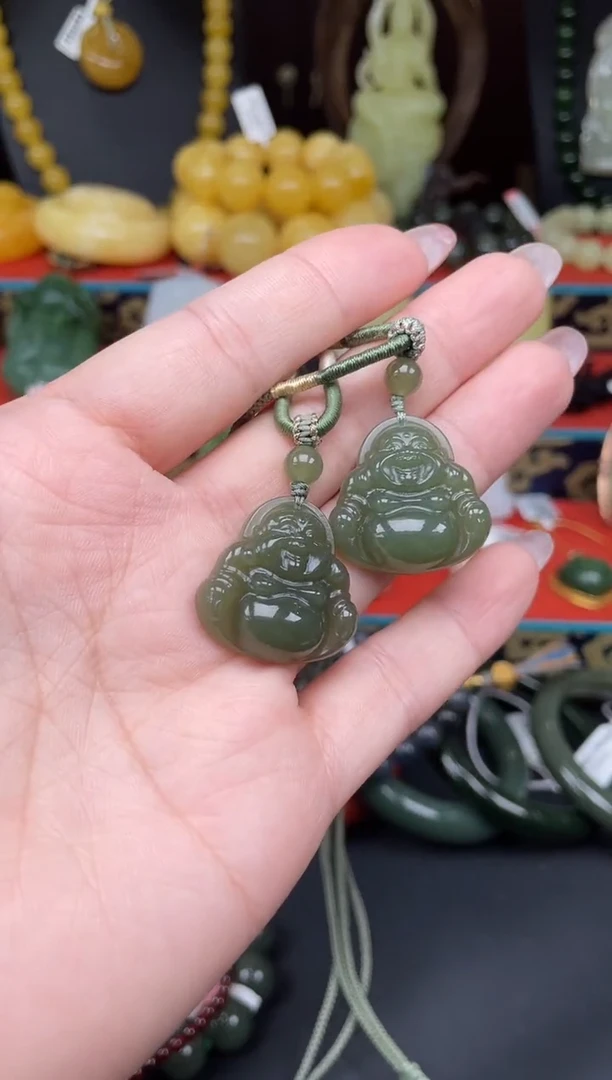 和田玉未镶嵌颈饰吊坠多样性发其一