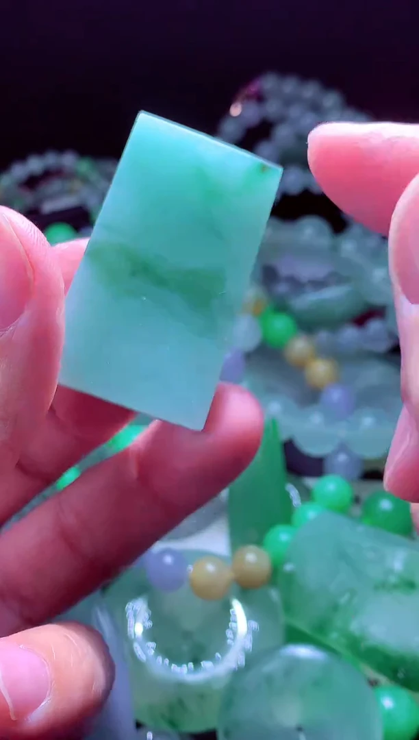 未镶嵌定制翡翠马*?翡翠毛货定制