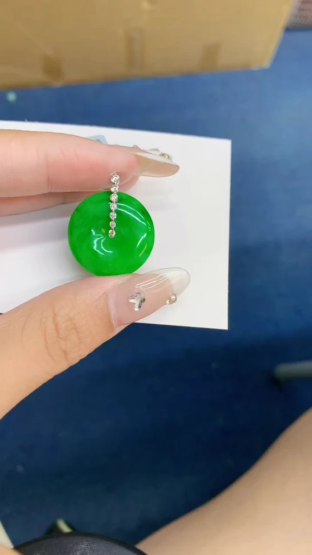 翡翠18K金镶嵌吊坠(不含链)1