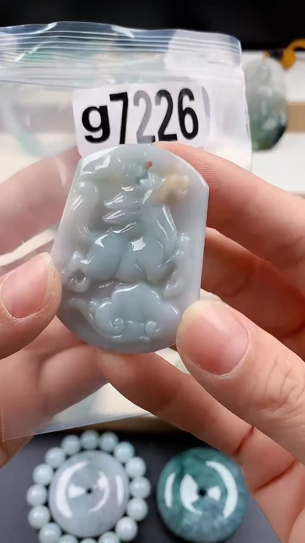 颈饰未镶嵌翡翠天然翡翠吊坠挂件