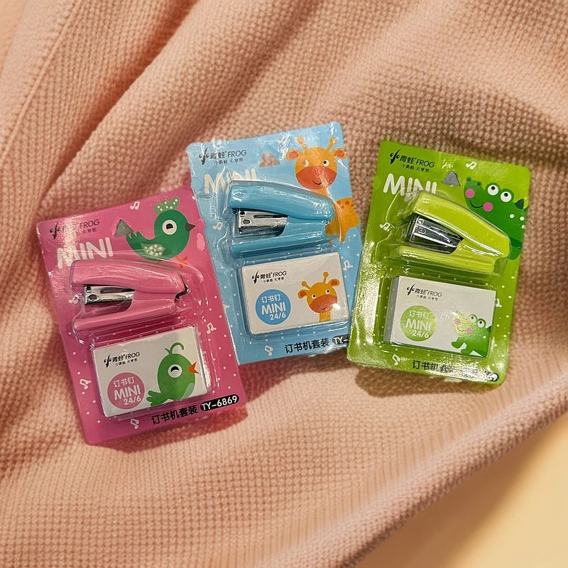 6869小青蛙订书机1盒24个学生用品
