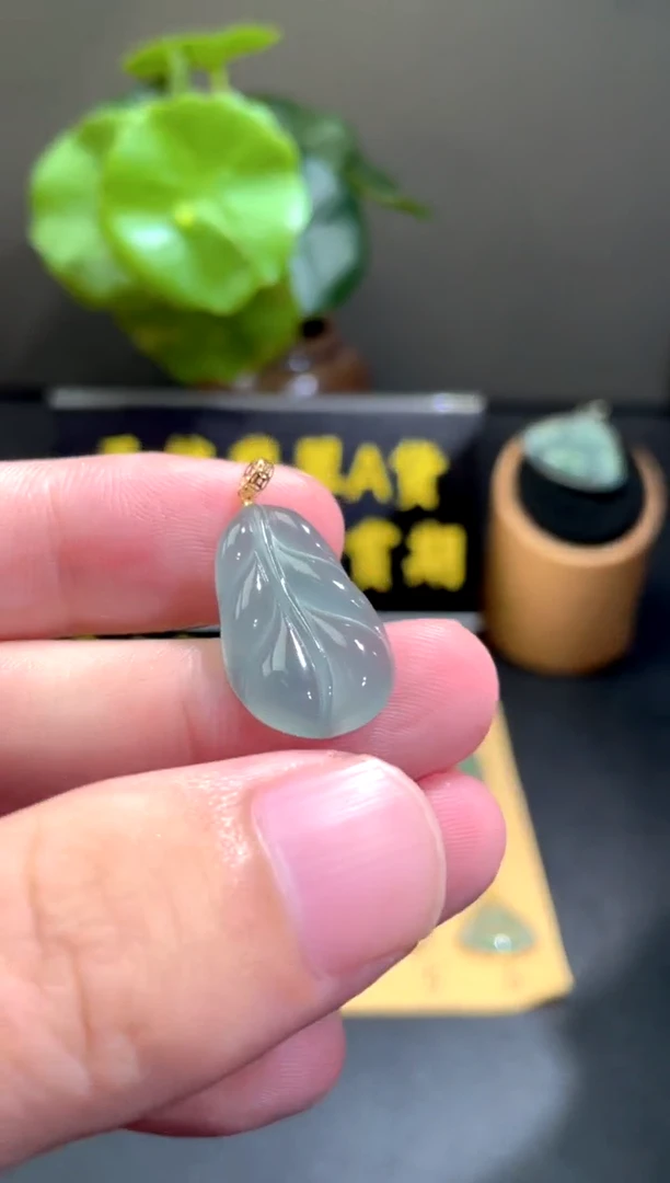 颈饰18K金镶嵌翡翠翡翠A货