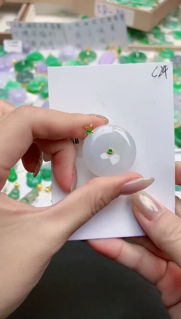 颈饰18K金镶嵌翡翠天然缅甸A货翡翠