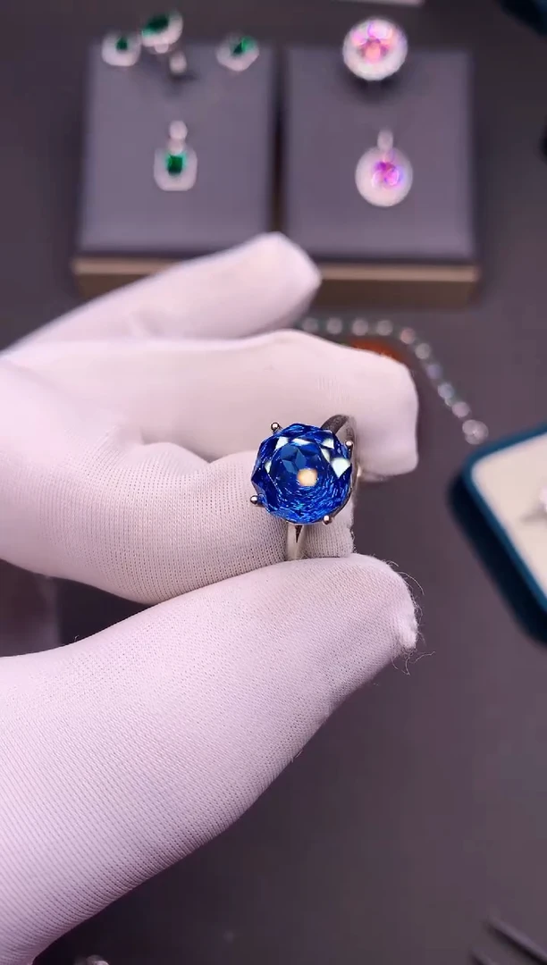 托帕石戒指银S925镶嵌······