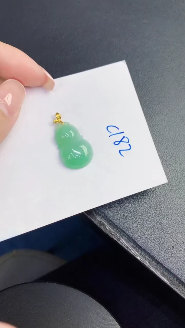 翡翠18K金镶嵌颈饰缅甸天然翡翠A货