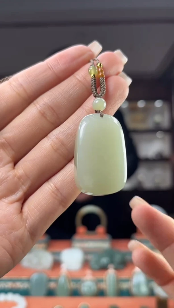 颈饰未镶嵌和田玉佩佩