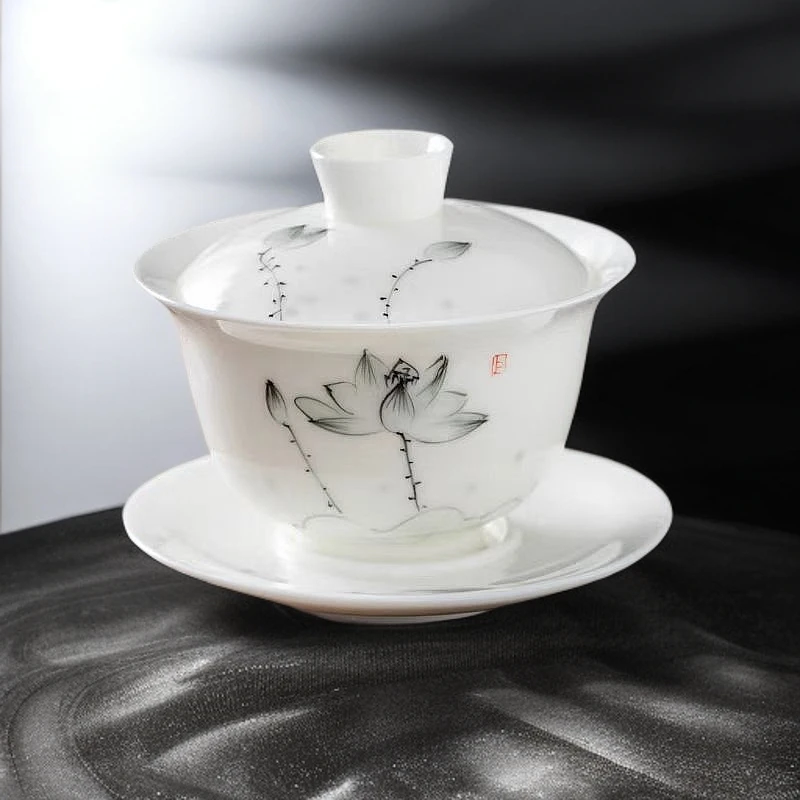 手绘悬停三才盖碗。羊脂玉水墨荷花悬停盖碗