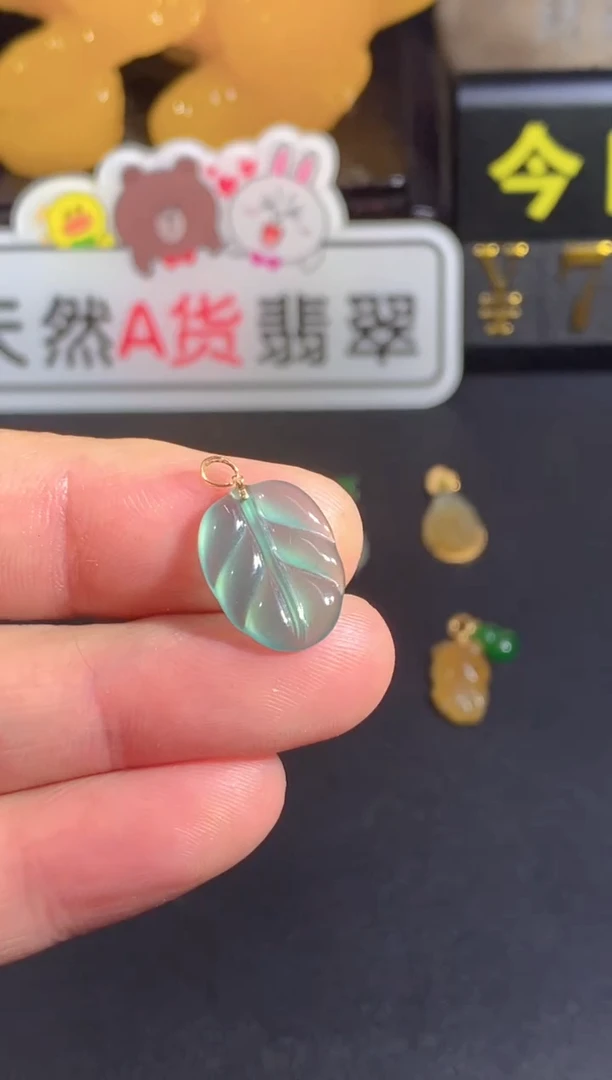 颈饰18K金镶嵌翡翠
