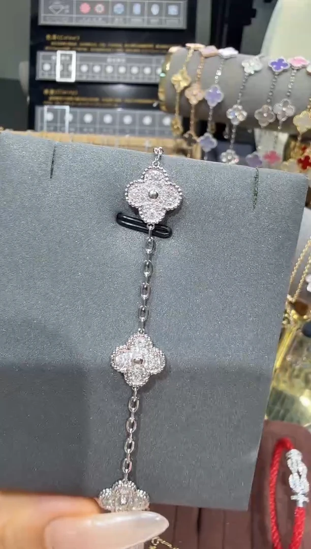 18K金镶嵌手链钻石小五花手链