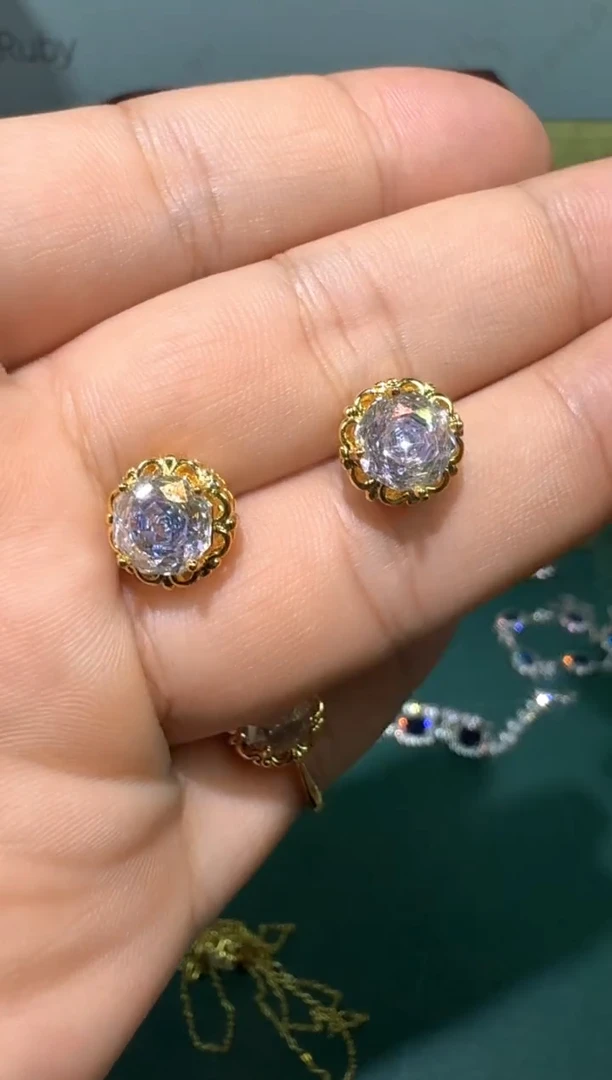 18K金镶嵌耳饰钻石1