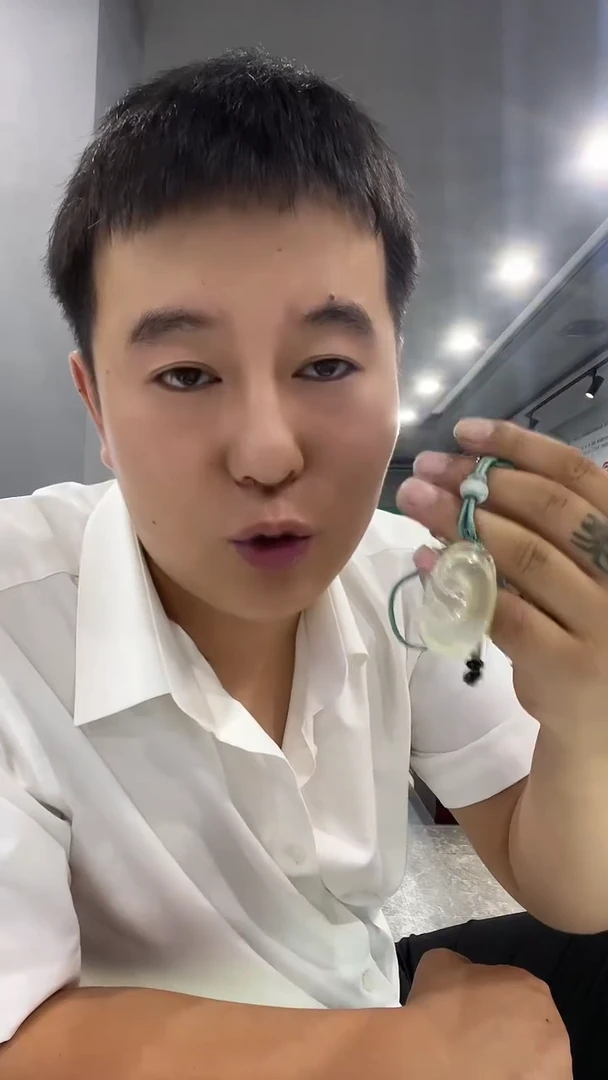 蛇纹石玉未镶嵌颈饰平安牌