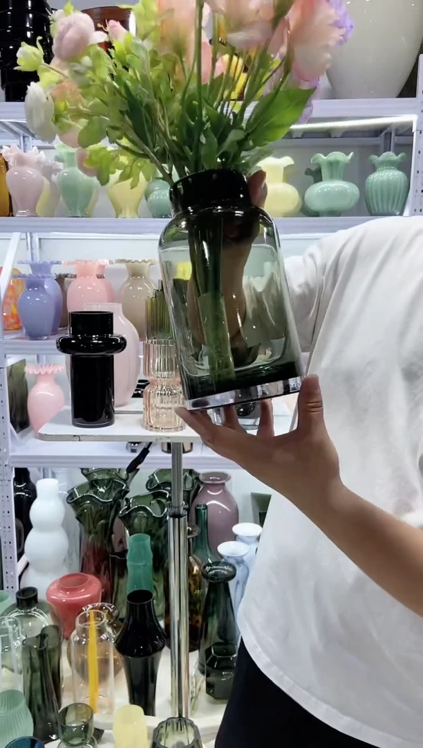 灰色花瓶............