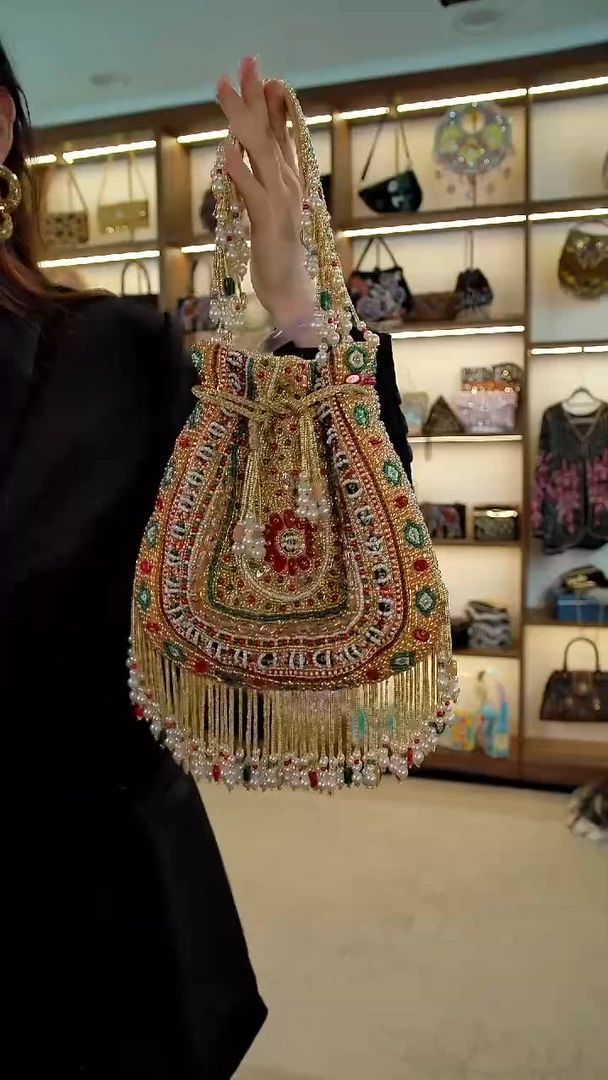 织物35百格汇手工串珠包