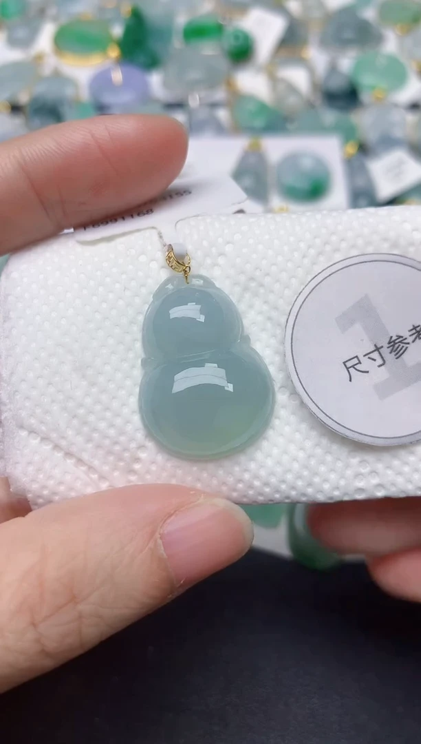 颈饰18K金镶嵌翡翠天然缅甸A货翡翠