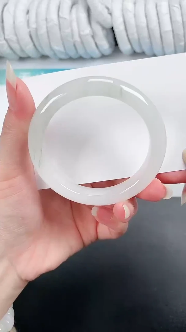 【闪购商品】石英质玉手镯未镶嵌45-56.5