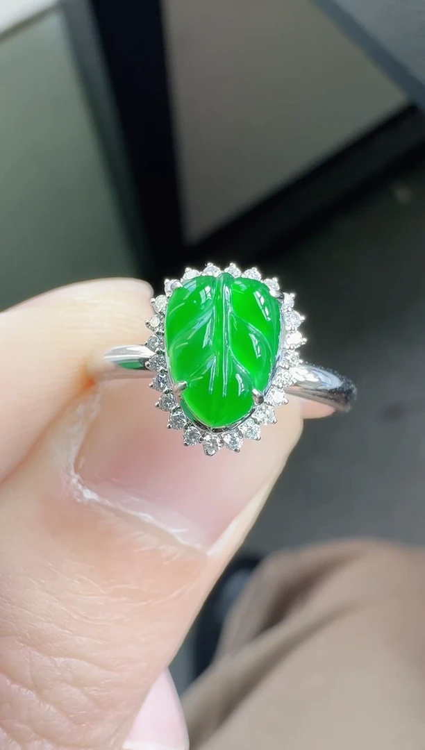 18K金镶嵌戒指翡翠寄售回流，不退不换