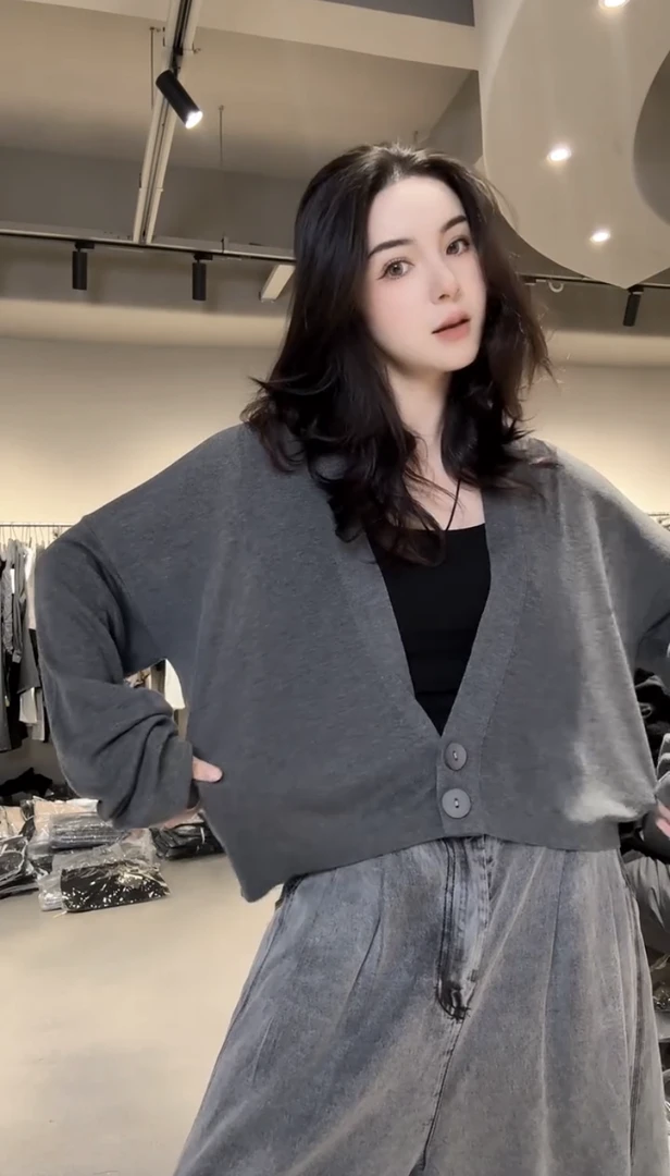 欧货2025春新款简约时髦休闲百搭宽松显瘦V领两粒扣长袖针织开衫