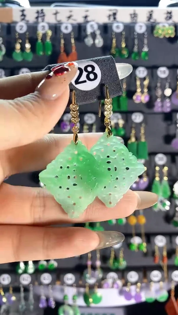 【闪购商品】翡翠颈饰银S925镶嵌28...