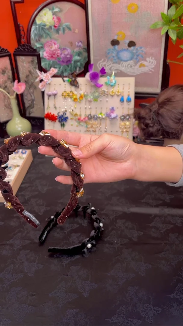 刺绣懒*羊非遗绒花苏绣饰品