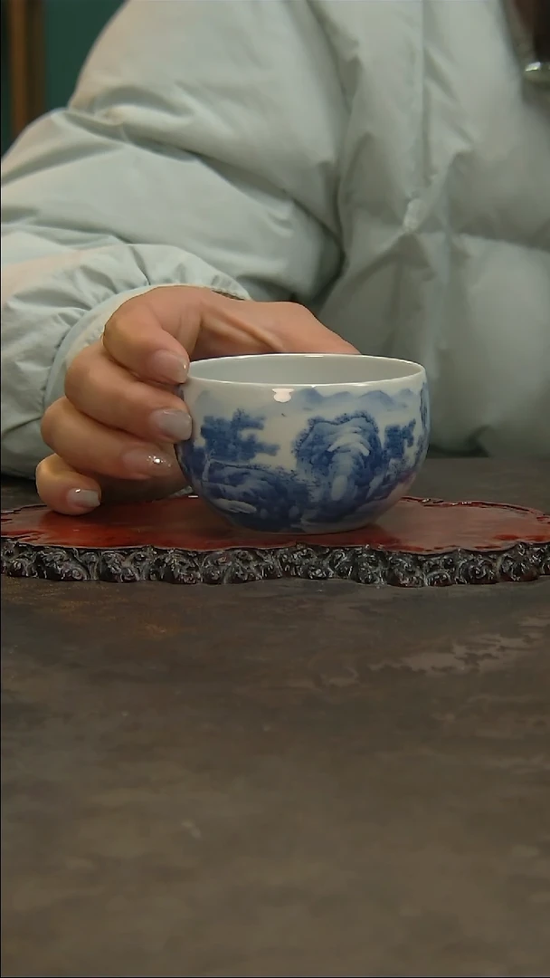 【闪购商品】青花手绘山水主人杯