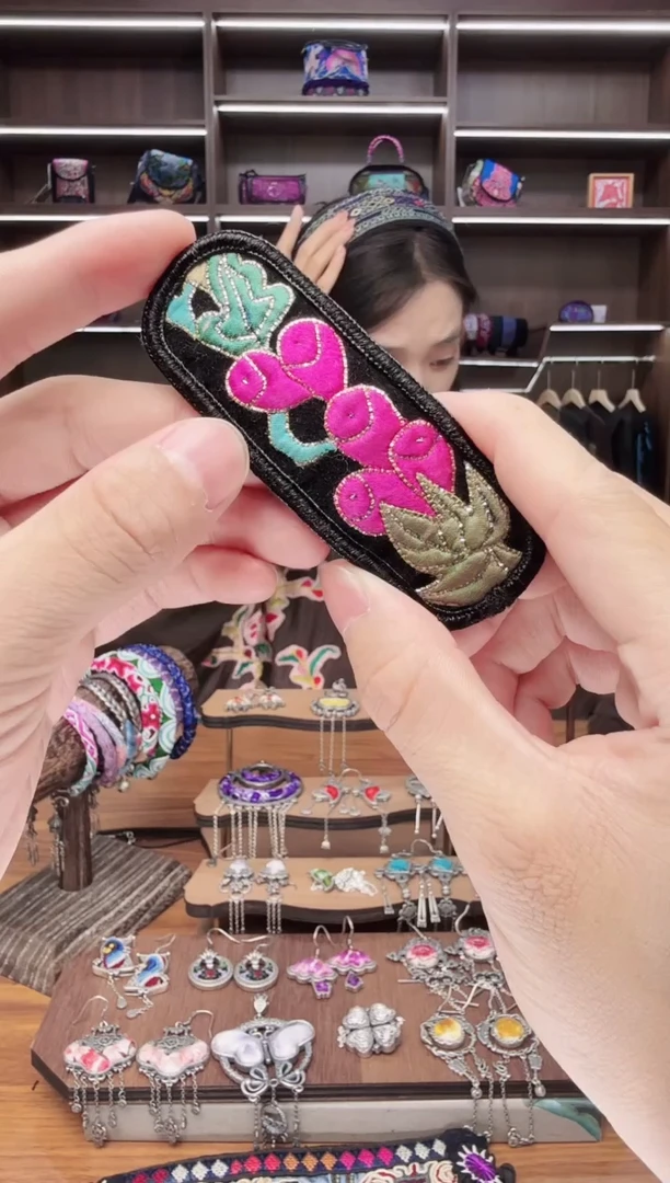 织绣15蒙阿苏苗绣传承店
