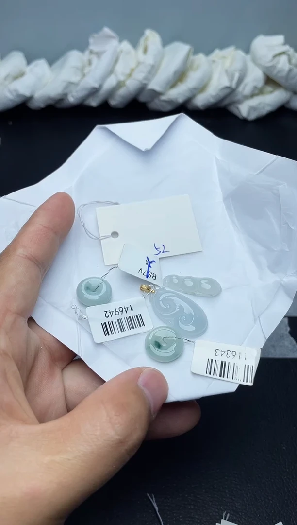 未镶嵌手镯翡翠52