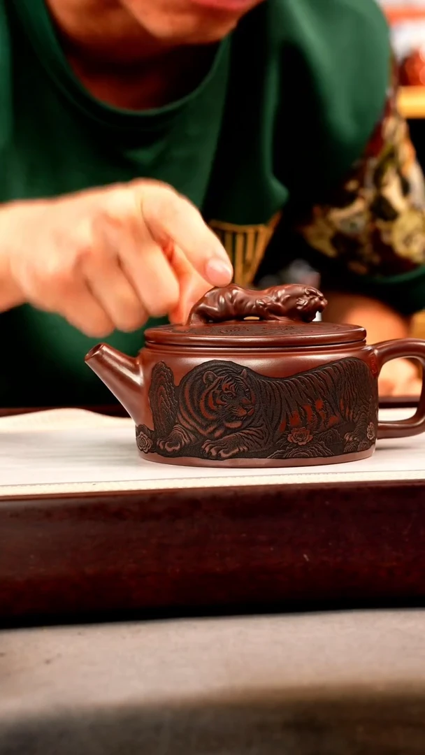 茶壶紫砂石红 虎钮汉瓦 卧虎藏龙