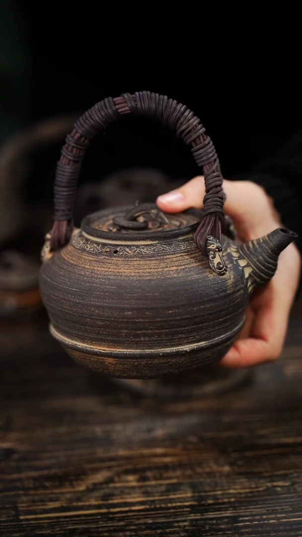 吉****g全手工制作 耐火紫砂三耳提梁壶