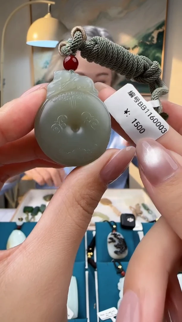 颈饰未镶嵌和田玉W****n吊坠  BB