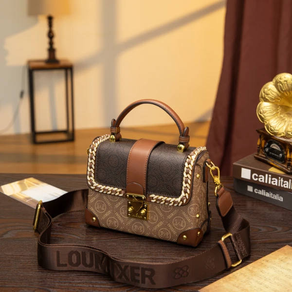 轻奢女包新品新款斜挎包女士手提小包高级流行单肩小方包生日礼物