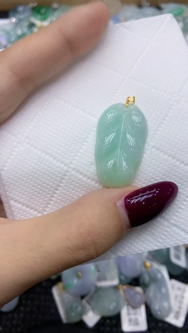 翡翠18K金镶嵌颈饰111111111111