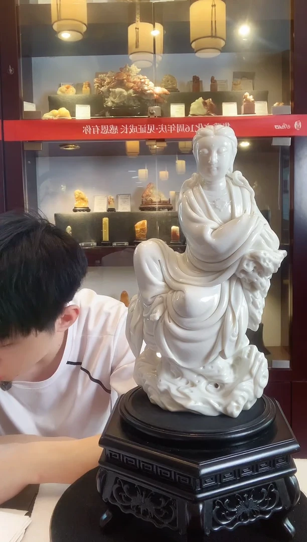 摆件德化白瓷 坐岩观音  高29 cm  吴志勇老师