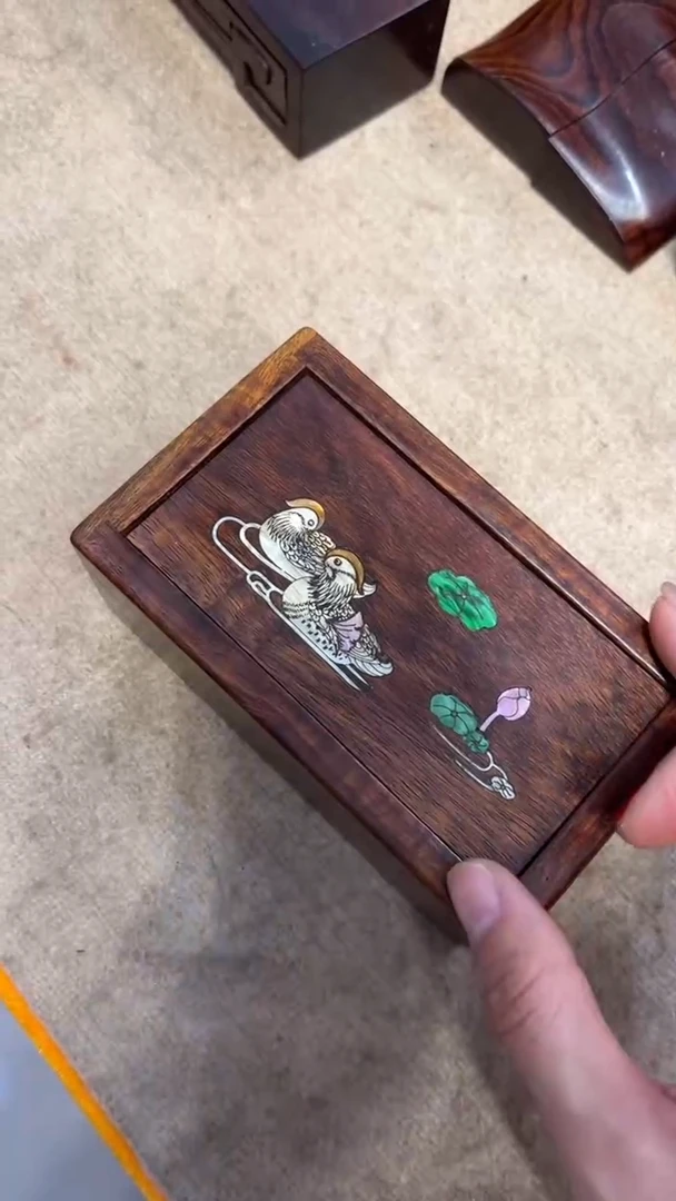 【闪购商品】贡木鸳鸯戏水螺钿小机关盒