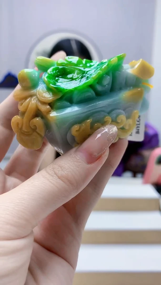 未镶嵌定制翡翠4812jw-毛货挂件赠底座39