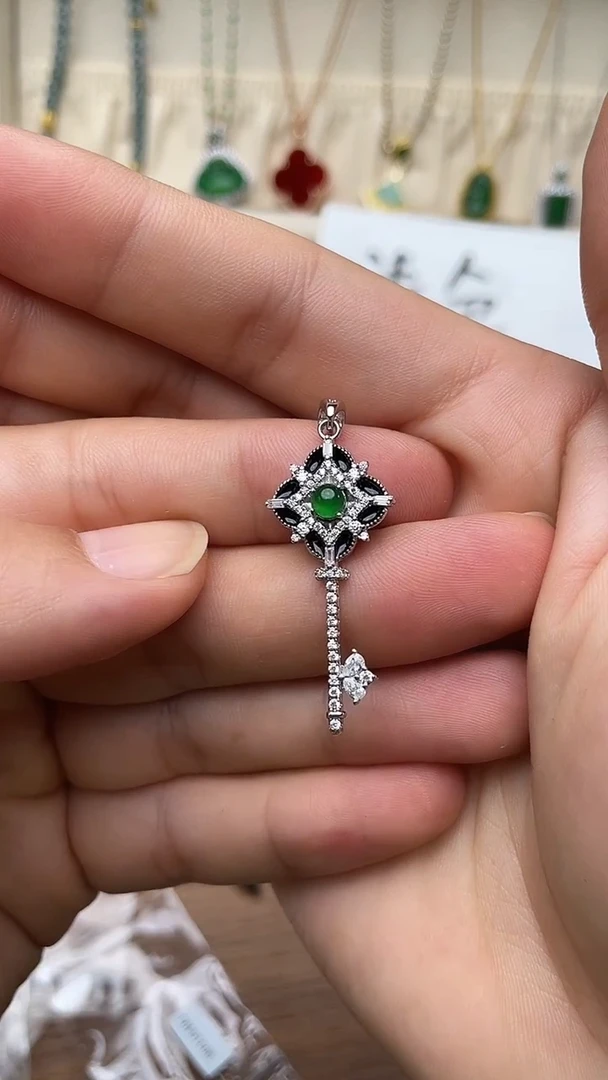 颈饰银S925镶嵌翡翠项链