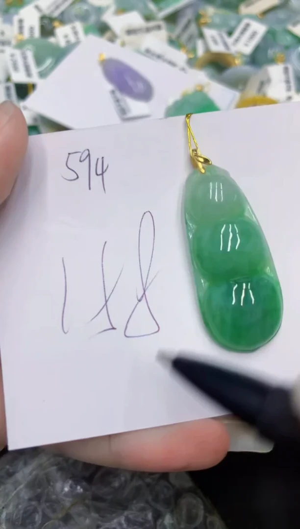 颈饰未镶嵌翡翠 翡翠