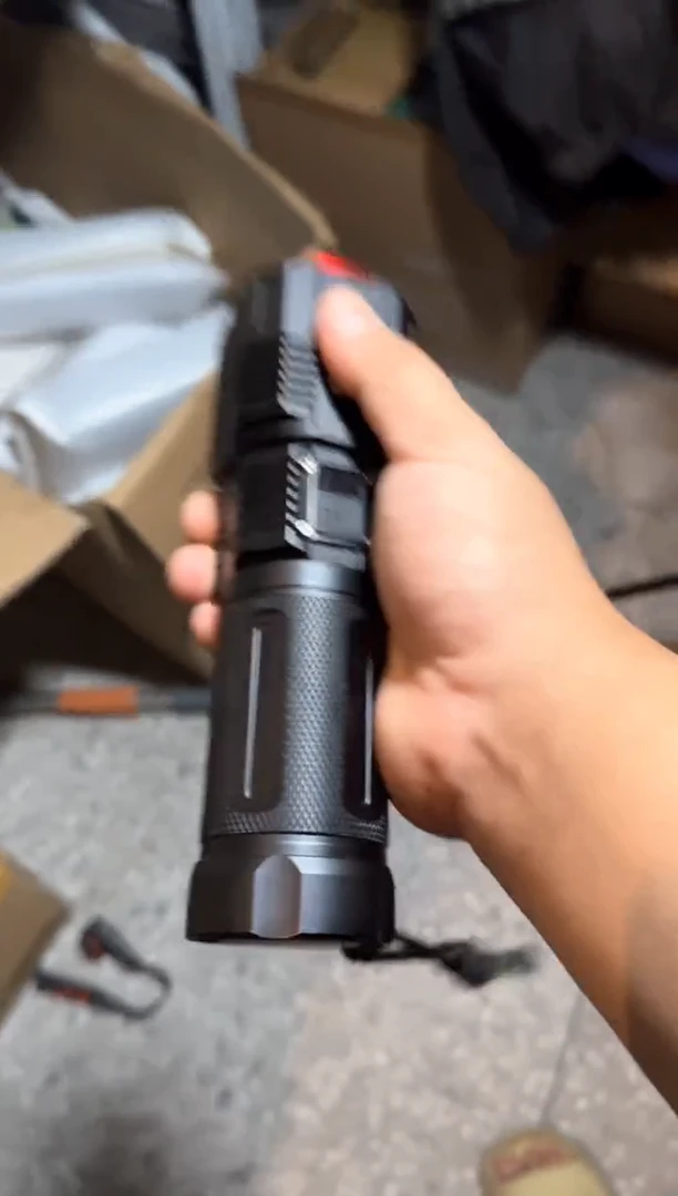 麒麟全铝合金40700型号手电高亮远射