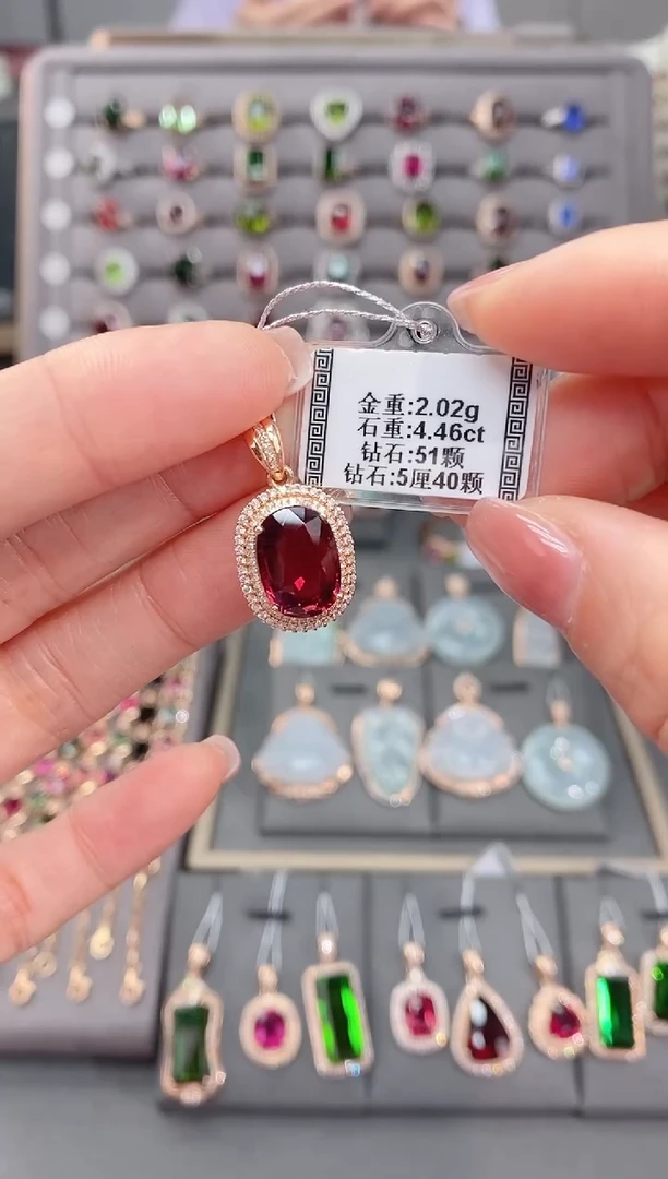 颈饰18K金镶嵌碧玺4.46