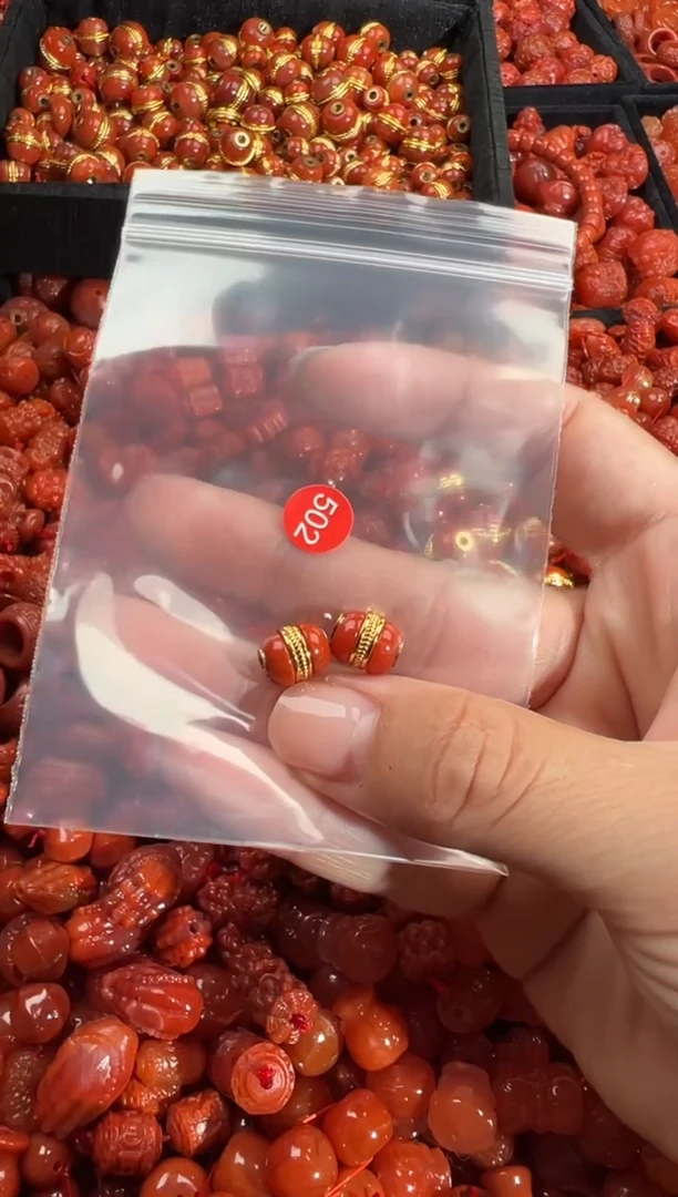 南红玛瑙未镶嵌颈饰1