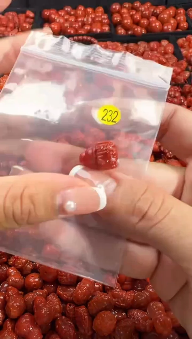 颈饰未镶嵌南红玛瑙1