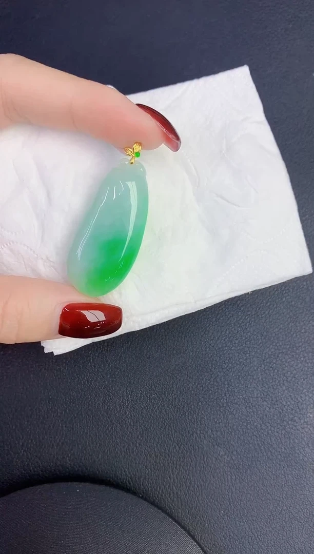 颈饰18K金镶嵌翡翠缅甸天然翡翠a货